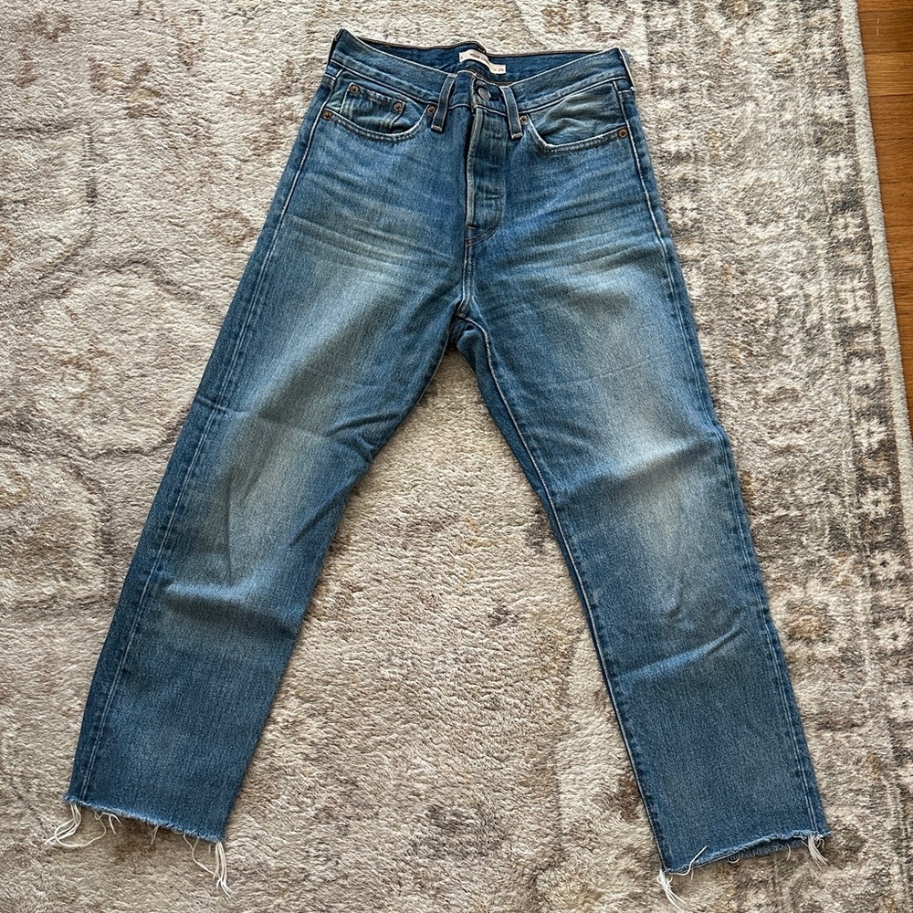 Levi's Women's Cropped wedgie straight Ankle Jeans in Faded Blue